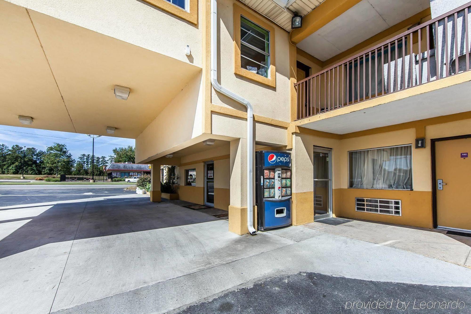 Days Inn By Wyndham Calhoun Ga I-75 And Us-41 Exterior photo