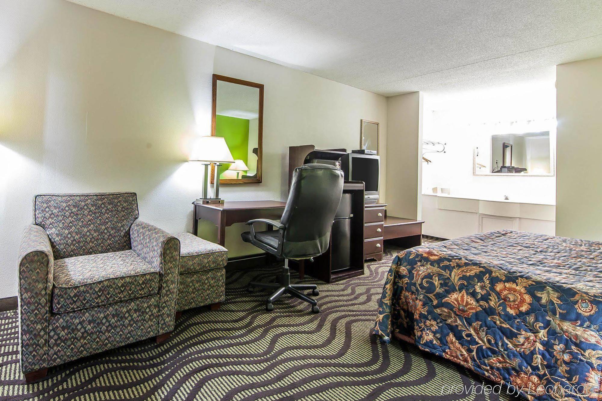 Days Inn By Wyndham Calhoun Ga I-75 And Us-41 Exterior photo
