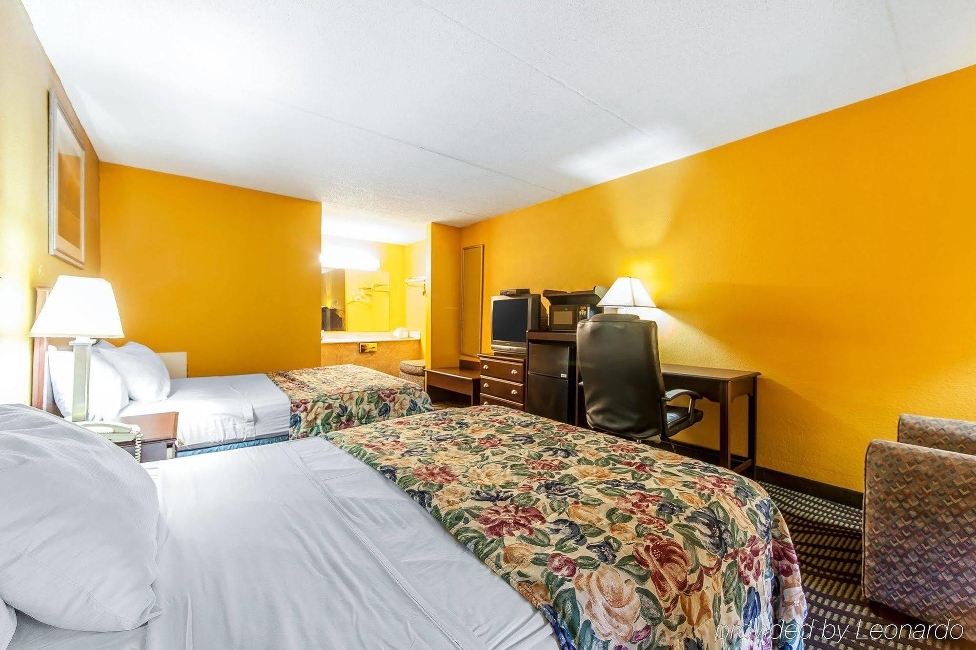 Days Inn By Wyndham Calhoun Ga I-75 And Us-41 Exterior photo