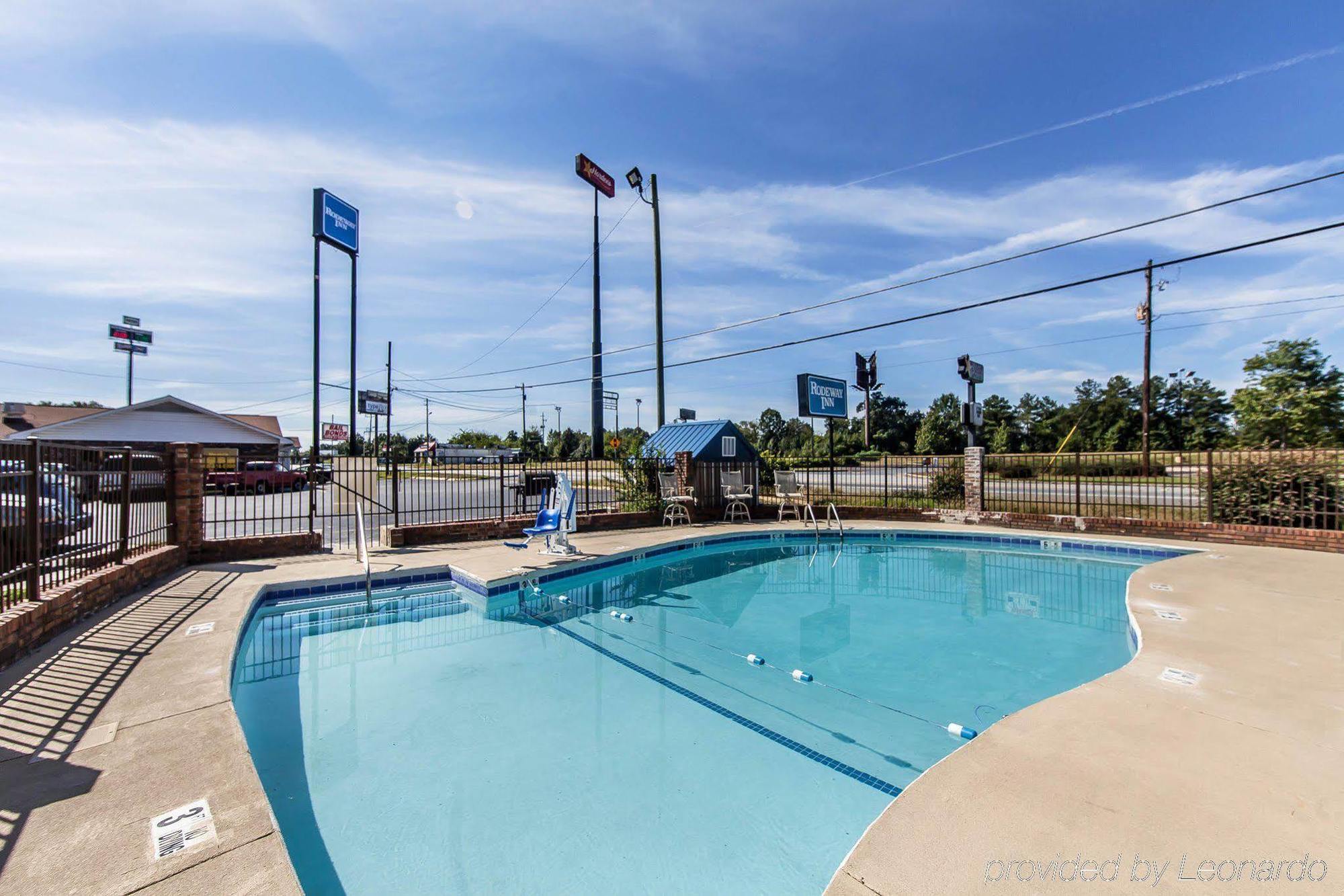 Days Inn By Wyndham Calhoun Ga I-75 And Us-41 Exterior photo