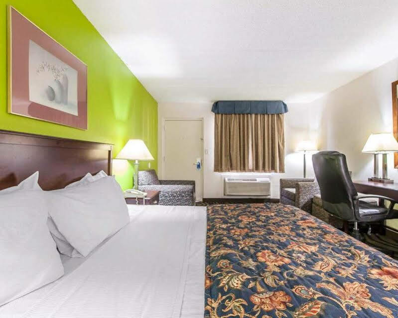 Days Inn By Wyndham Calhoun Ga I-75 And Us-41 Exterior photo